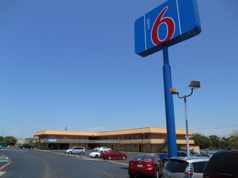 Motel 6 San Antonio Tx I10 West מראה חיצוני תמונה