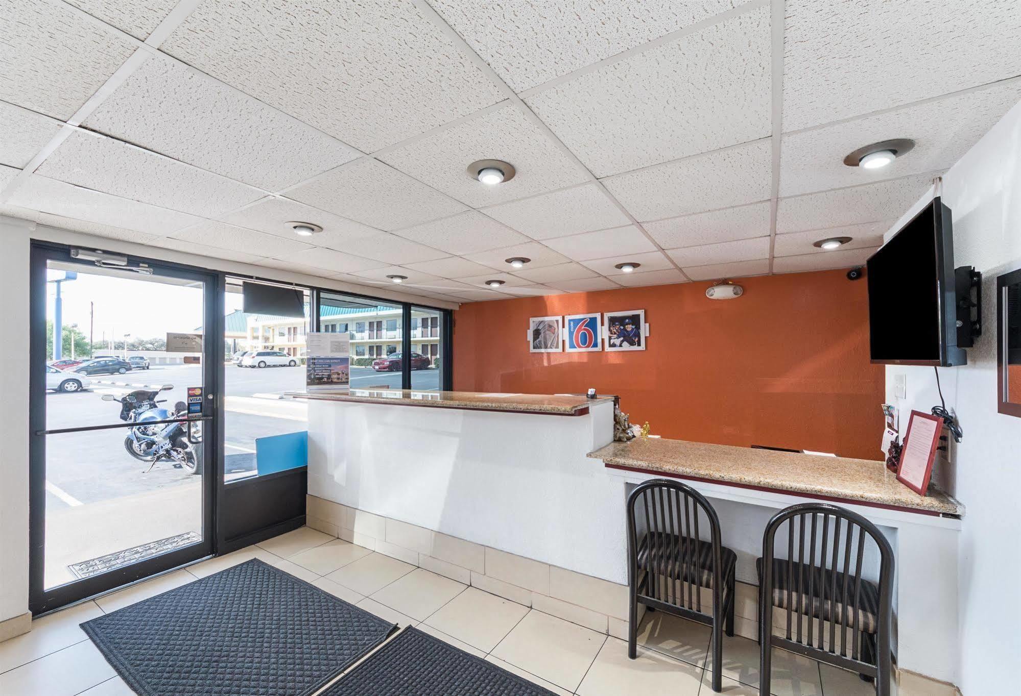 Motel 6 San Antonio Tx I10 West מראה חיצוני תמונה
