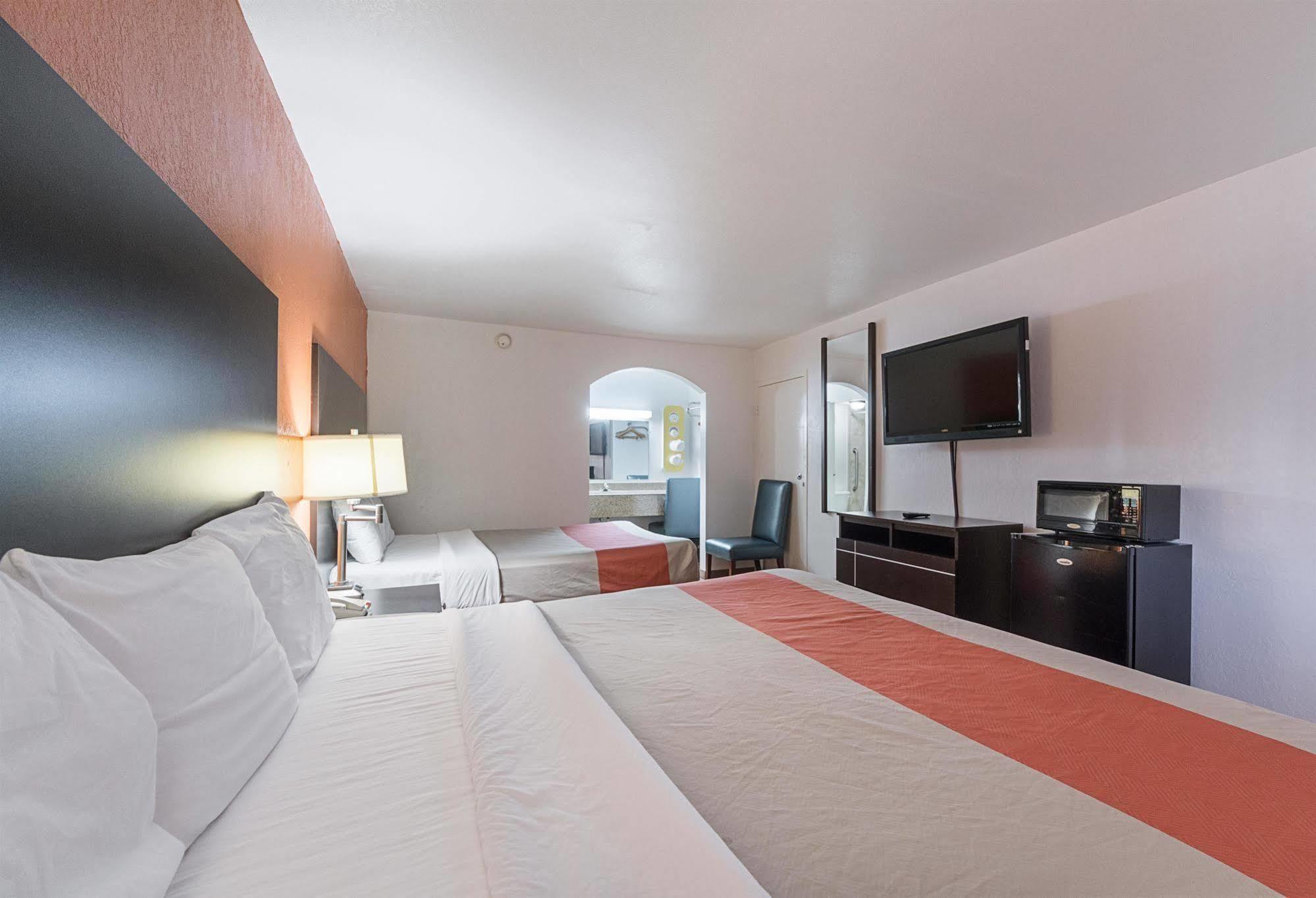 Motel 6 San Antonio Tx I10 West מראה חיצוני תמונה