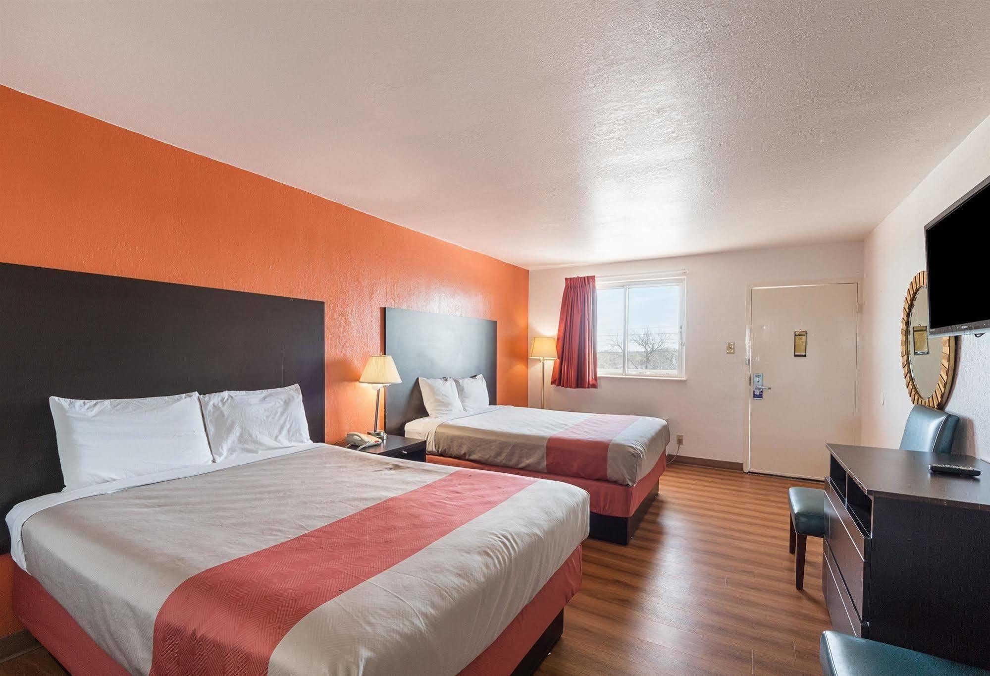 Motel 6 San Antonio Tx I10 West מראה חיצוני תמונה