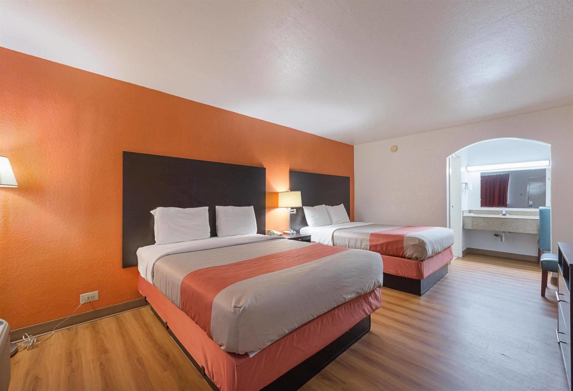 Motel 6 San Antonio Tx I10 West מראה חיצוני תמונה