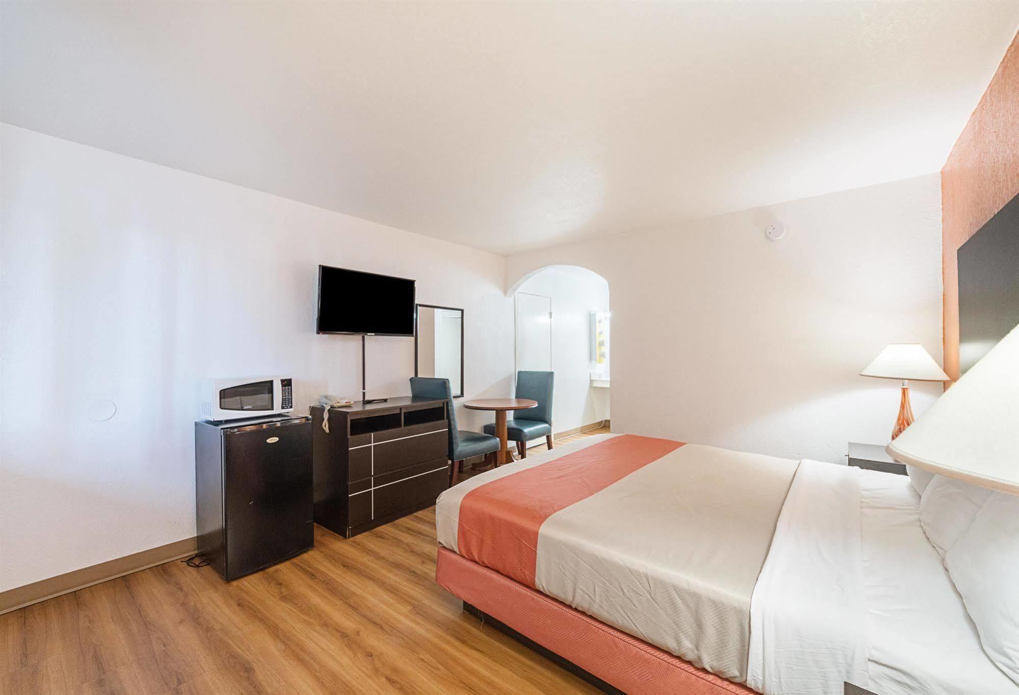 Motel 6 San Antonio Tx I10 West מראה חיצוני תמונה
